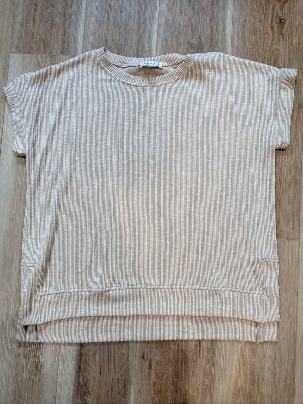 She + Sky beige ribbed short sleeve top- size medium